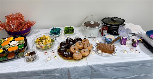 🎃👻 Spooky Snacks & Good Company!